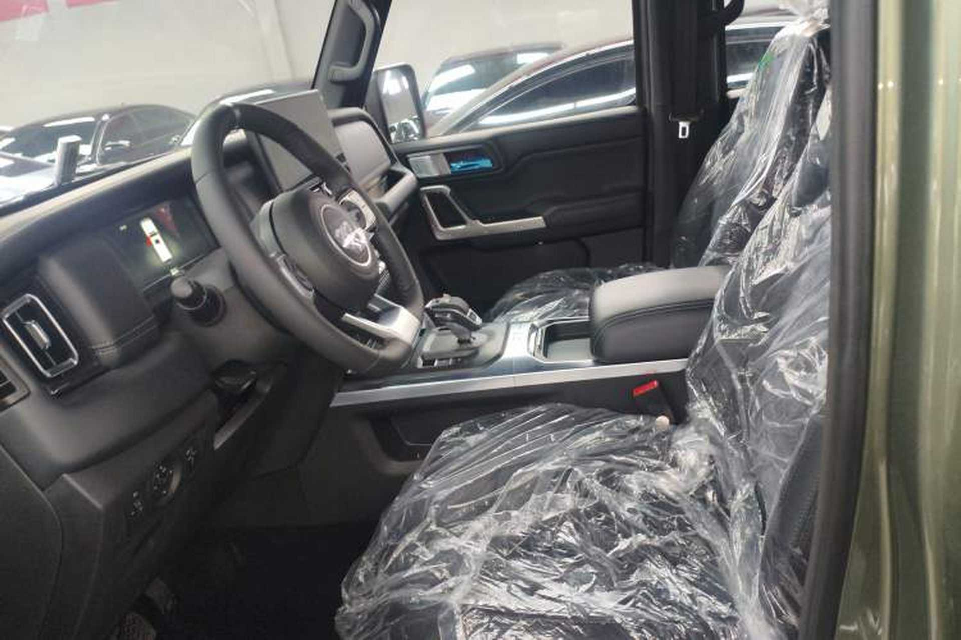 Used 212 T01 2024 2.0T Explorer Left Front Seat