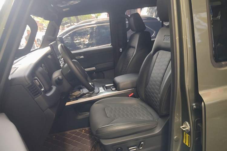 Used 212 T01 2024 2.0T Explorer Left Front Seat