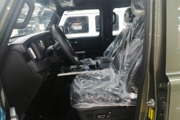 Used 212 T01 2024 2.0T Explorer Left Front Seat