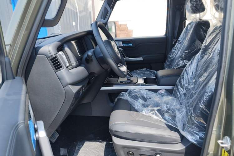 Used 212 T01 2024 2.0T Explorer Left Front Seat