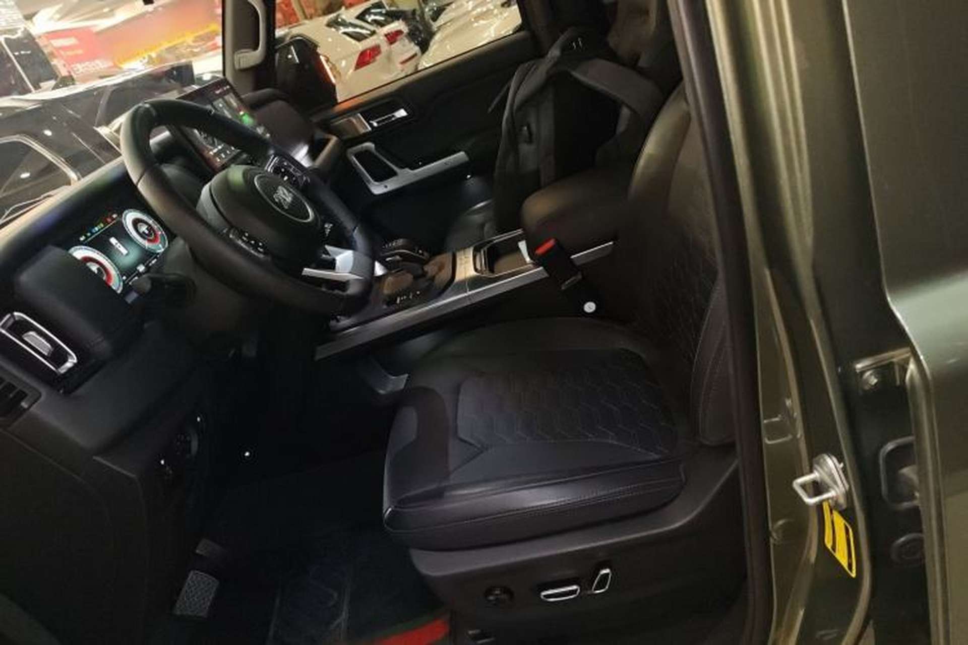 Used 212 T01 2024 2.0T Explorer Left Front Seat