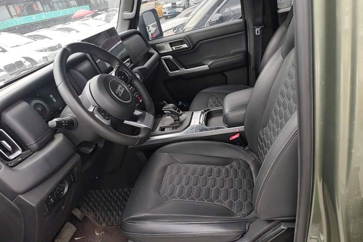 Used 212 T01 2024 2.0T Mechanic Left Front Seat