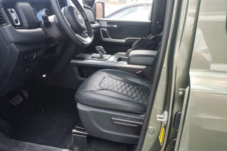Used 212 T01 2024 2.0T Mechanic Left Front Seat