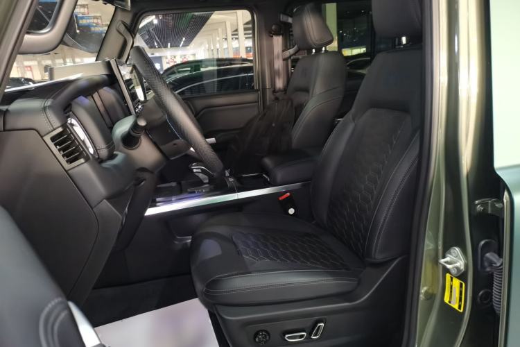 Used 212 T01 2024 2.0T Review Officer Left Front Seat