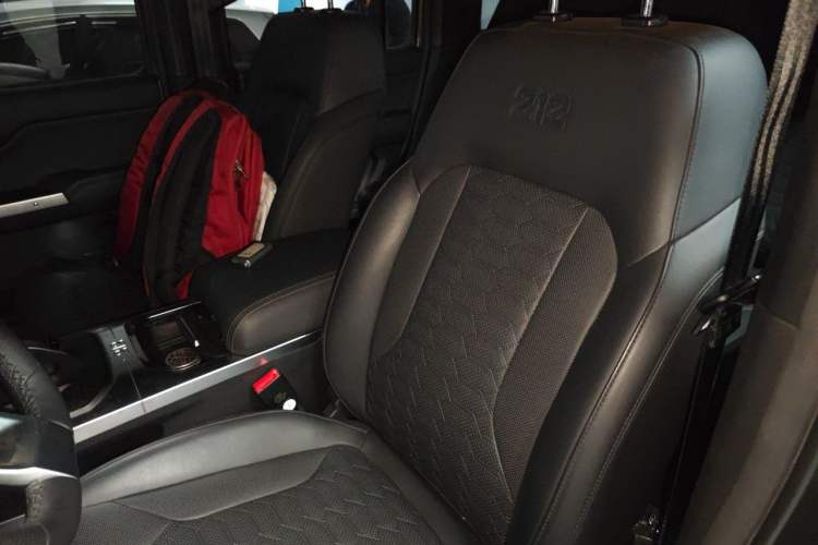 Used 212 T01 2024 2.0T Explorer Left Front Seat