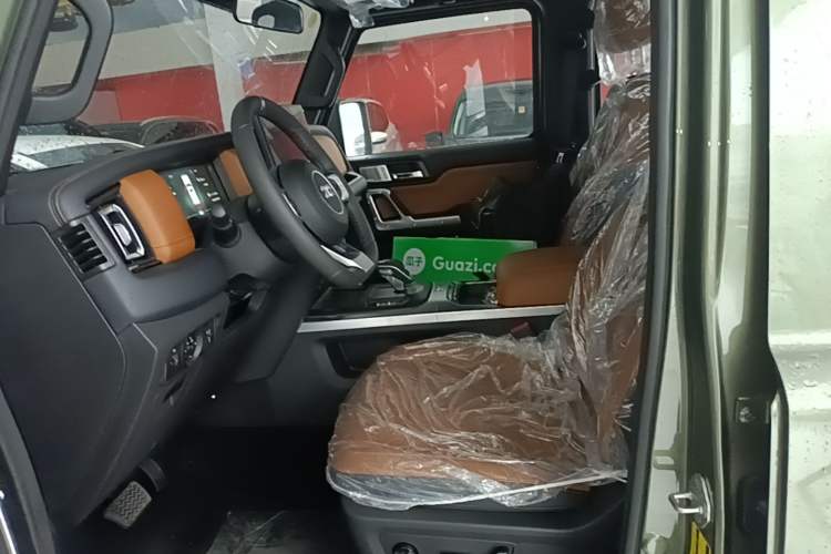 Used 212 T01 2024 2.0T Explorer Left Front Seat