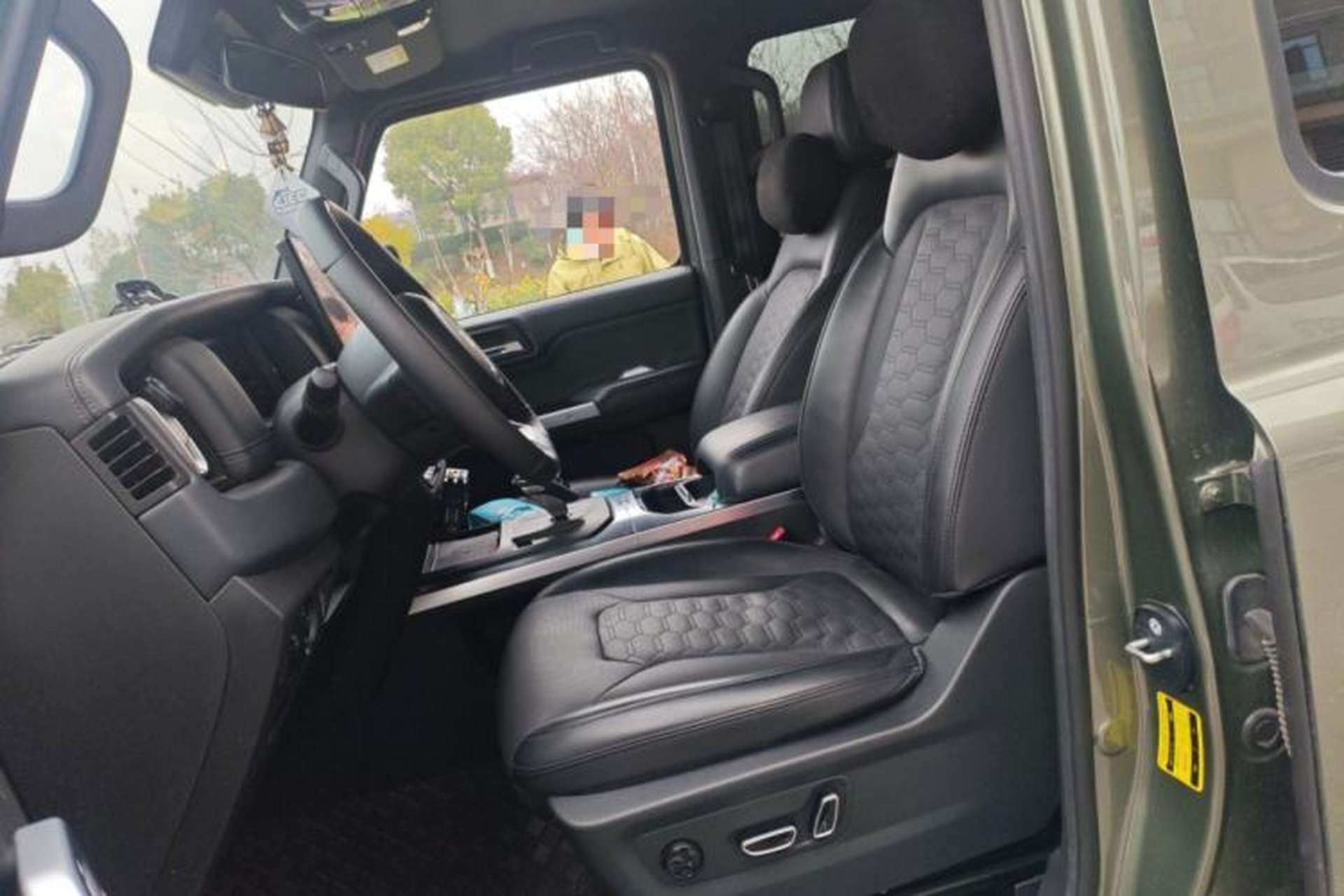 Used 212 T01 2024 2.0T Explorer Left Front Seat