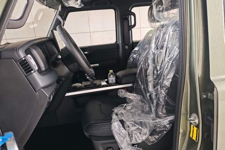 Used 212 T01 2024 2.0T Explorer Left Front Seat