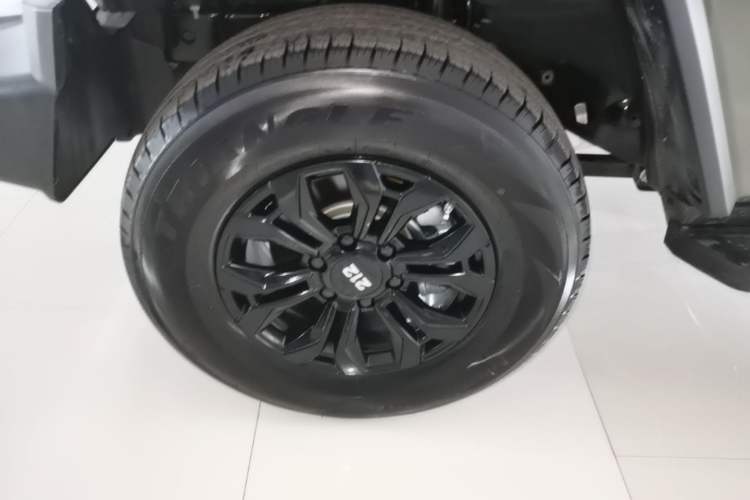 Used 212 T01 2024 2.0T Explorer Left Front Wheel Hub