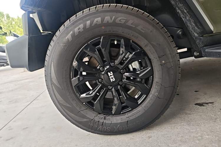 Used 212 T01 2024 2.0T Explorer Left Front Wheel Hub