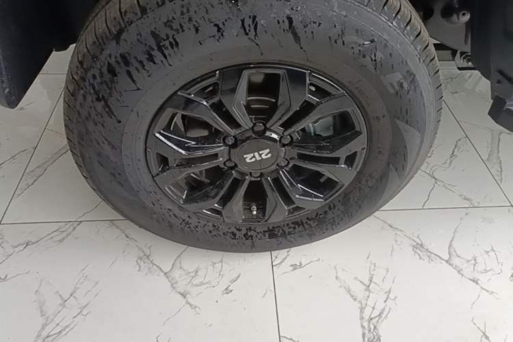 Used 212 T01 2024 2.0T Explorer Left Front Wheel Hub