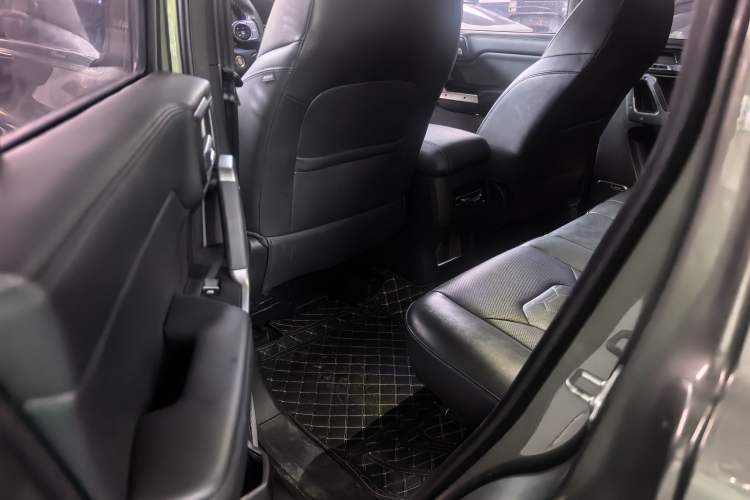 Used 212 T01 2024 2.0T Explorer Left Rear Seat