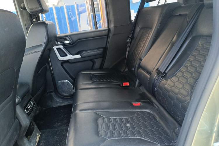 Used 212 T01 2024 2.0T Mechanic Left Rear Seat