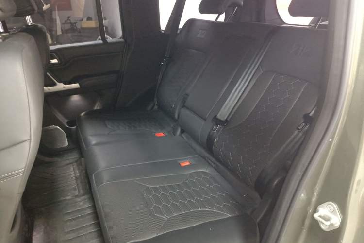 Used 212 T01 2024 2.0T Explorer Left Rear Seat