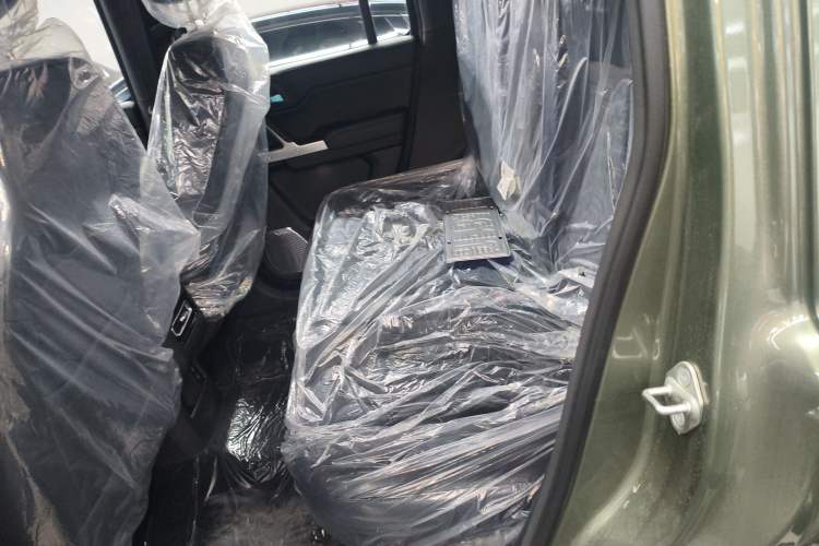 Used 212 T01 2024 2.0T Explorer Left Rear Seat
