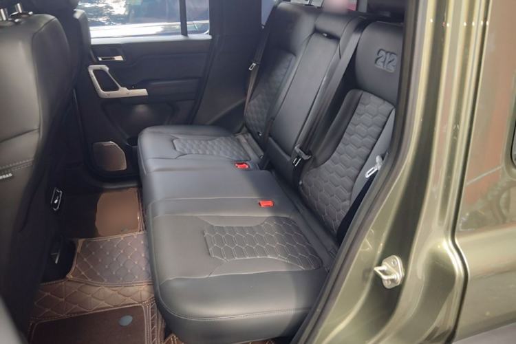 Used 212 T01 2024 2.0T Explorer Left Rear Seat