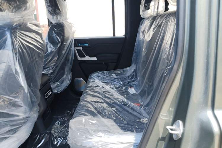 Used 212 T01 2024 2.0T Explorer Left Rear Seat