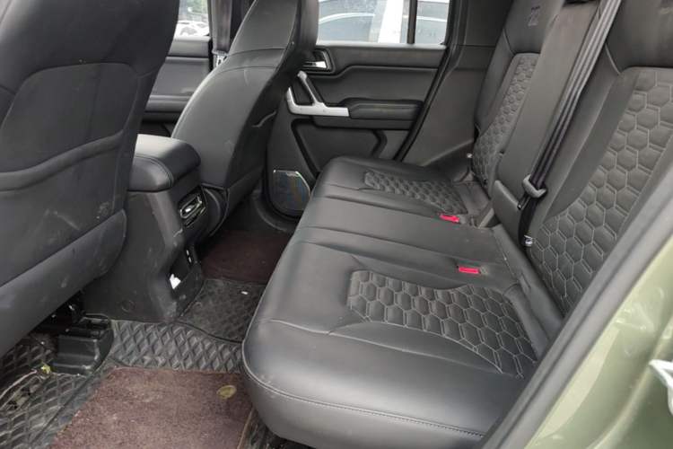 Used 212 T01 2024 2.0T Mechanic Left Rear Seat