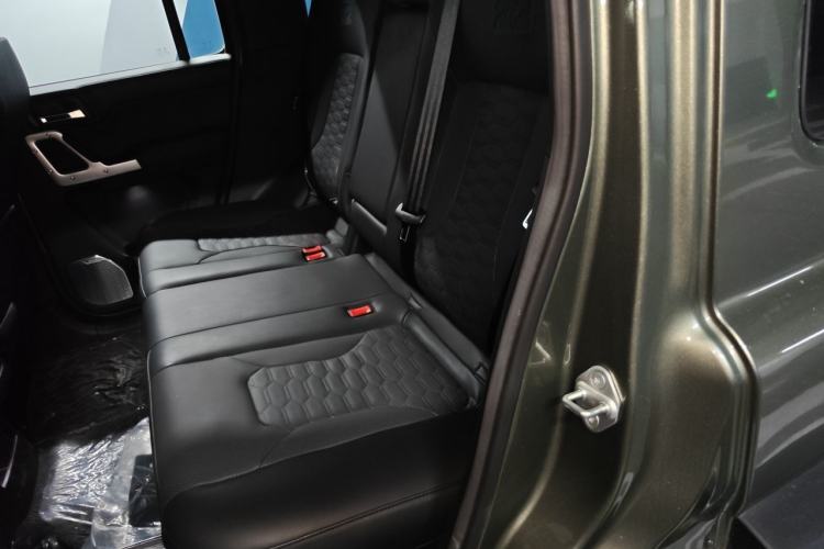 Used 212 T01 2024 2.0T Explorer Left Rear Seat