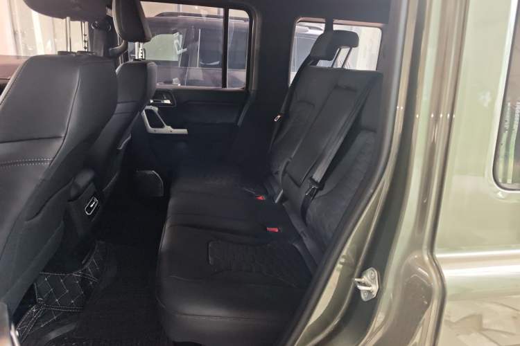 Used 212 T01 2024 2.0T Mechanic Left Rear Seat