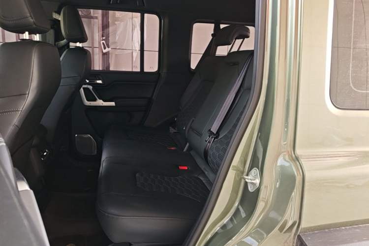 Used 212 T01 2024 2.0T Mechanic Left Rear Seat