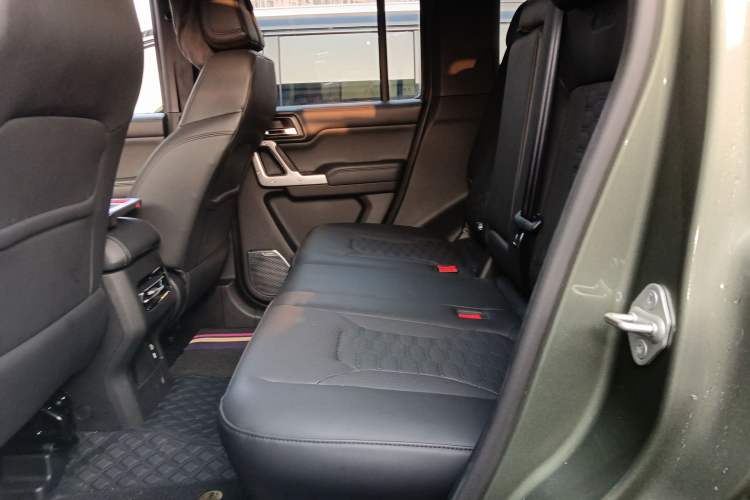 Used 212 T01 2024 2.0T Mechanic Left Rear Seat