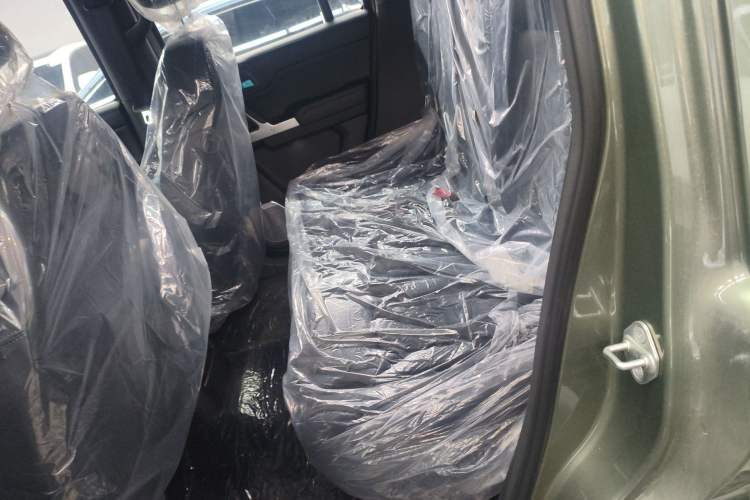 Used 212 T01 2024 2.0T Explorer Left Rear Seat