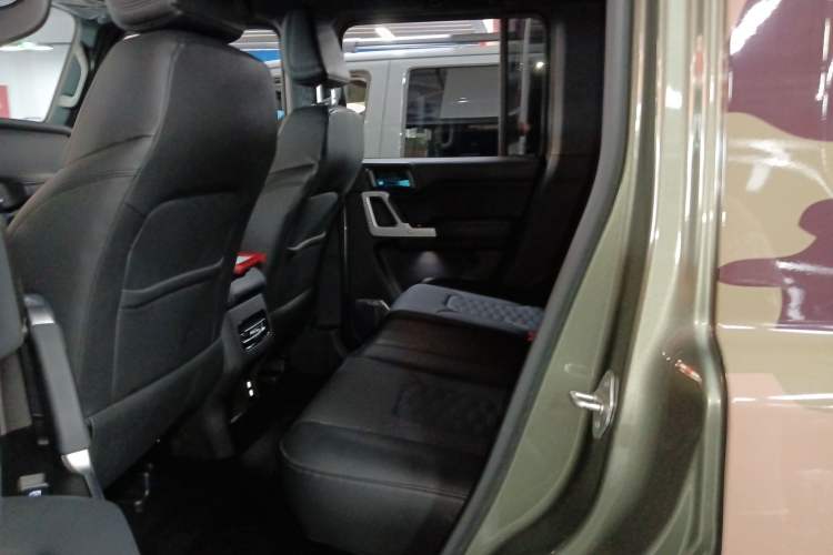 Used 212 T01 2024 2.0T Explorer Left Rear Seat