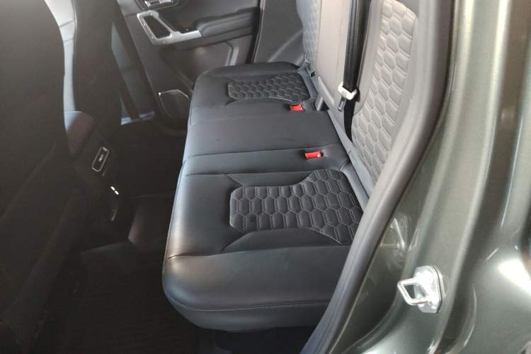 Used 212 T01 2024 2.0T Mechanic Left Rear Seat