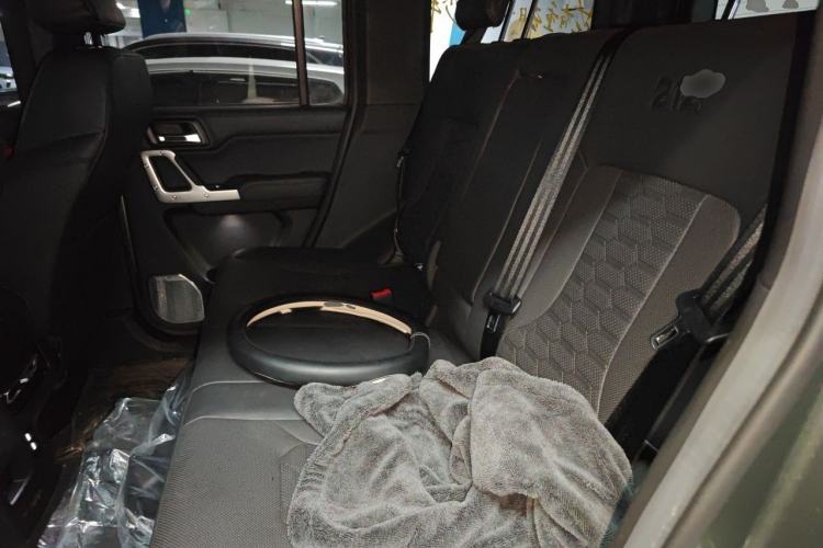 Used 212 T01 2024 2.0T Explorer Left Rear Seat