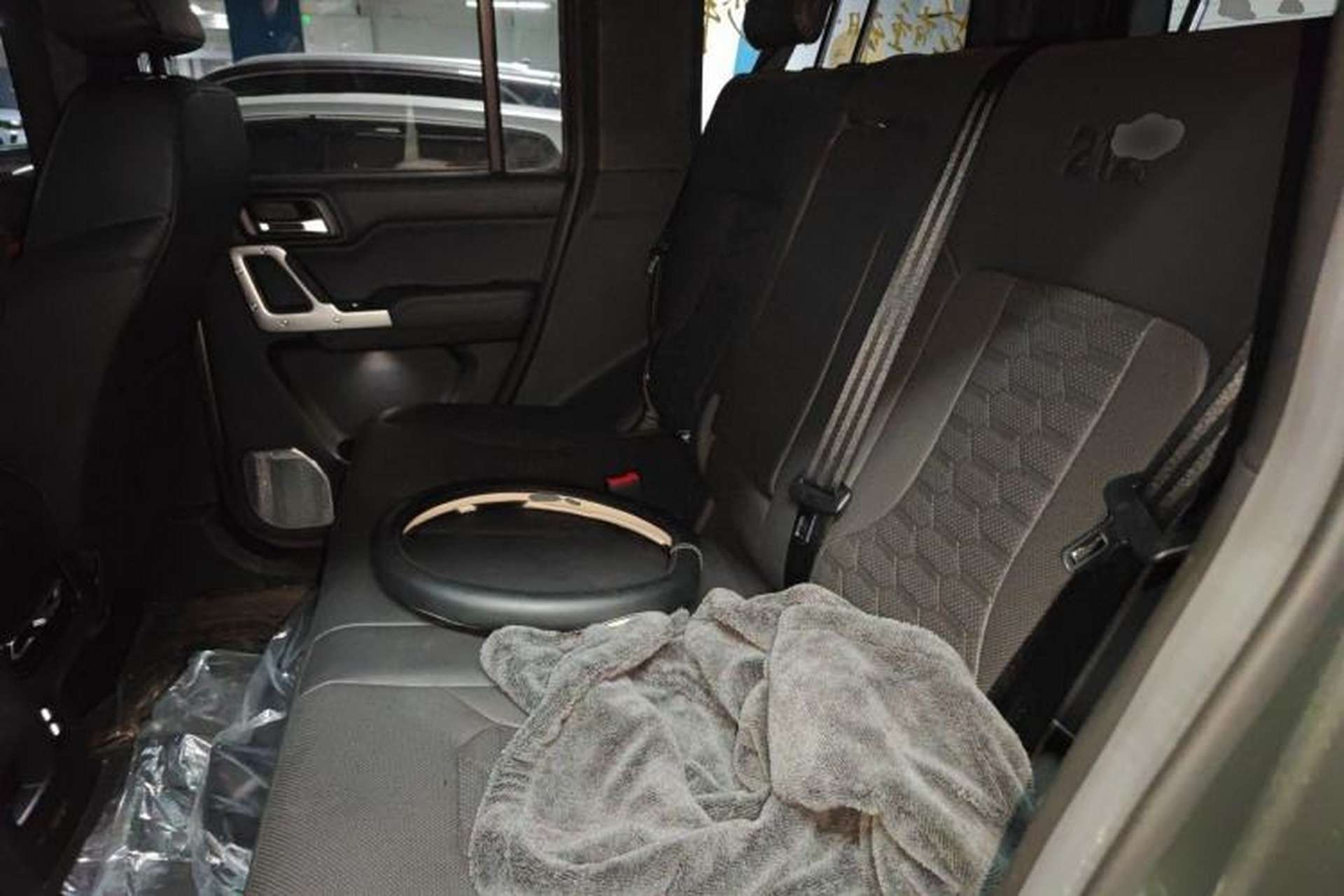 Used 212 T01 2024 2.0T Explorer Left Rear Seat