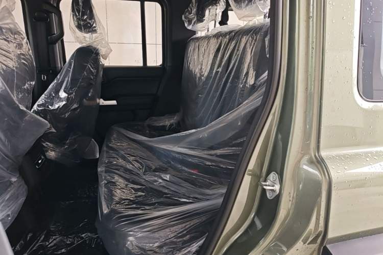Used 212 T01 2024 2.0T Explorer Left Rear Seat