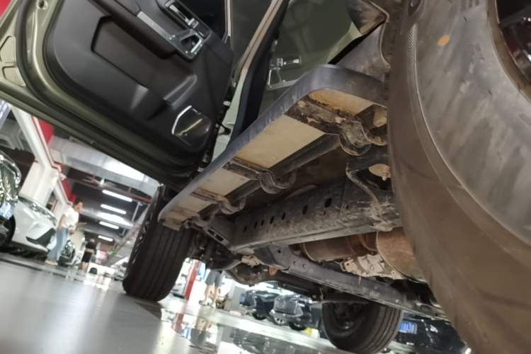 Used 212 T01 2024 2.0T Explorer Left Side Sill