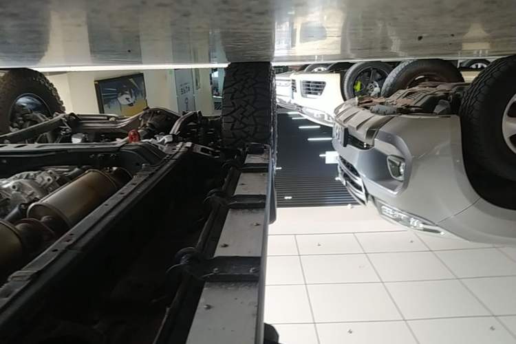 Used 212 T01 2024 2.0T Explorer Left Side Sill