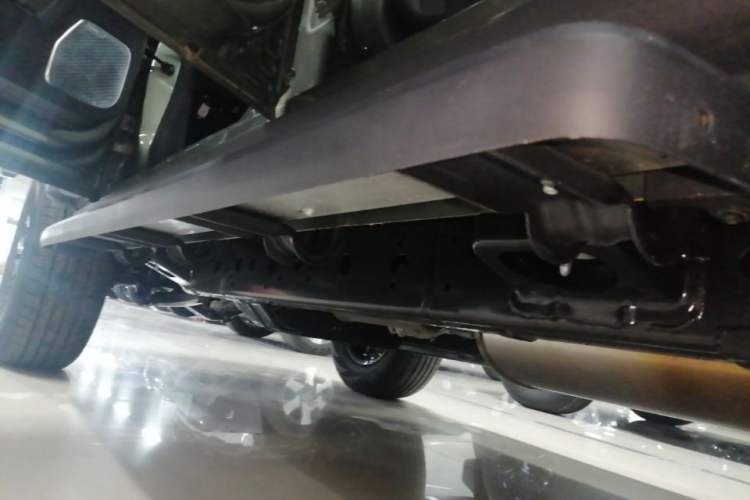 Used 212 T01 2024 2.0T Explorer Left Side Sill