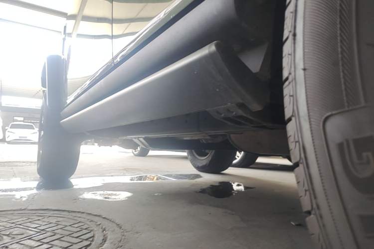 Used 212 T01 2024 2.0T Explorer Left Side Sill