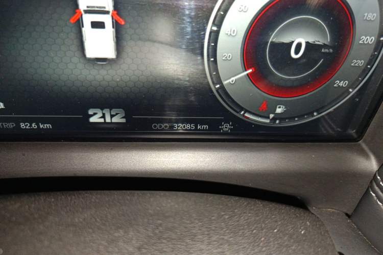 Used 212 T01 2024 2.0T Explorer Odometer Close Up