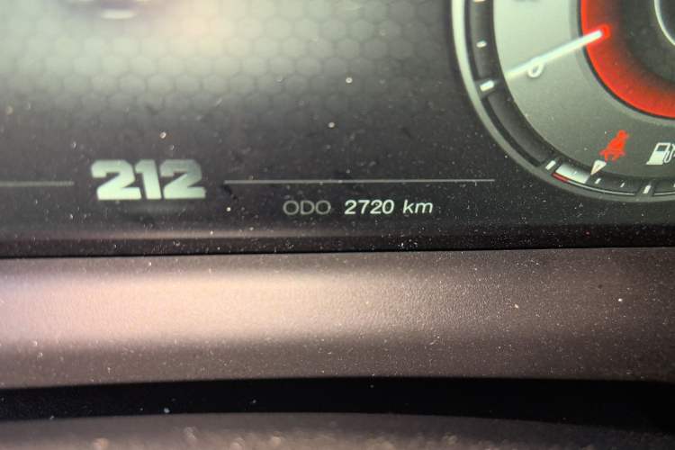 Used 212 T01 2024 2.0T Mechanic Odometer Close Up