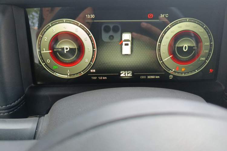 Used 212 T01 2024 2.0T Mechanic Odometer Close Up