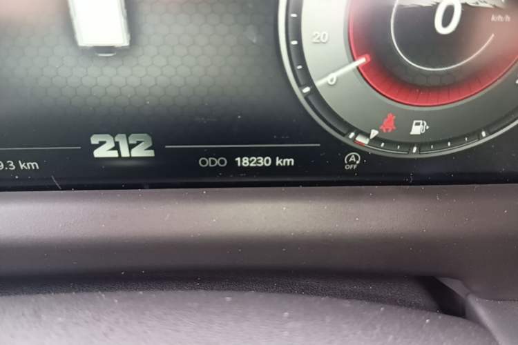 Used 212 T01 2024 2.0T Explorer Odometer Close Up