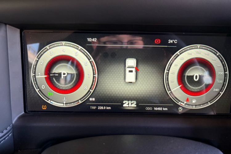 Used 212 T01 2024 2.0T Mechanic Odometer Close Up