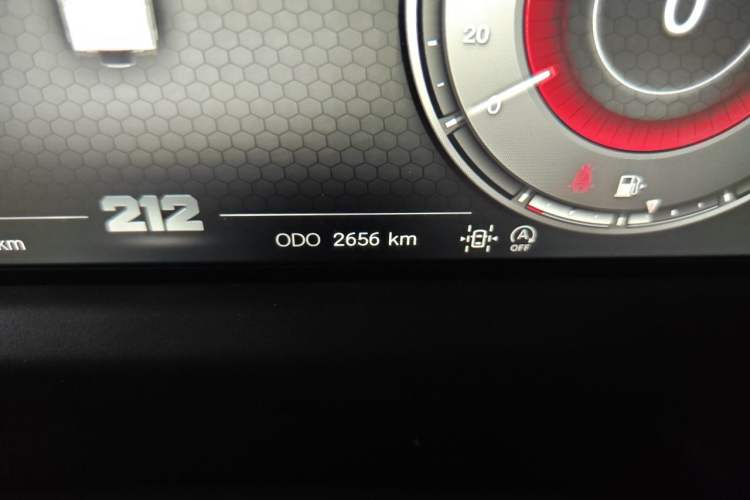 Used 212 T01 2024 2.0T Explorer Odometer Close Up