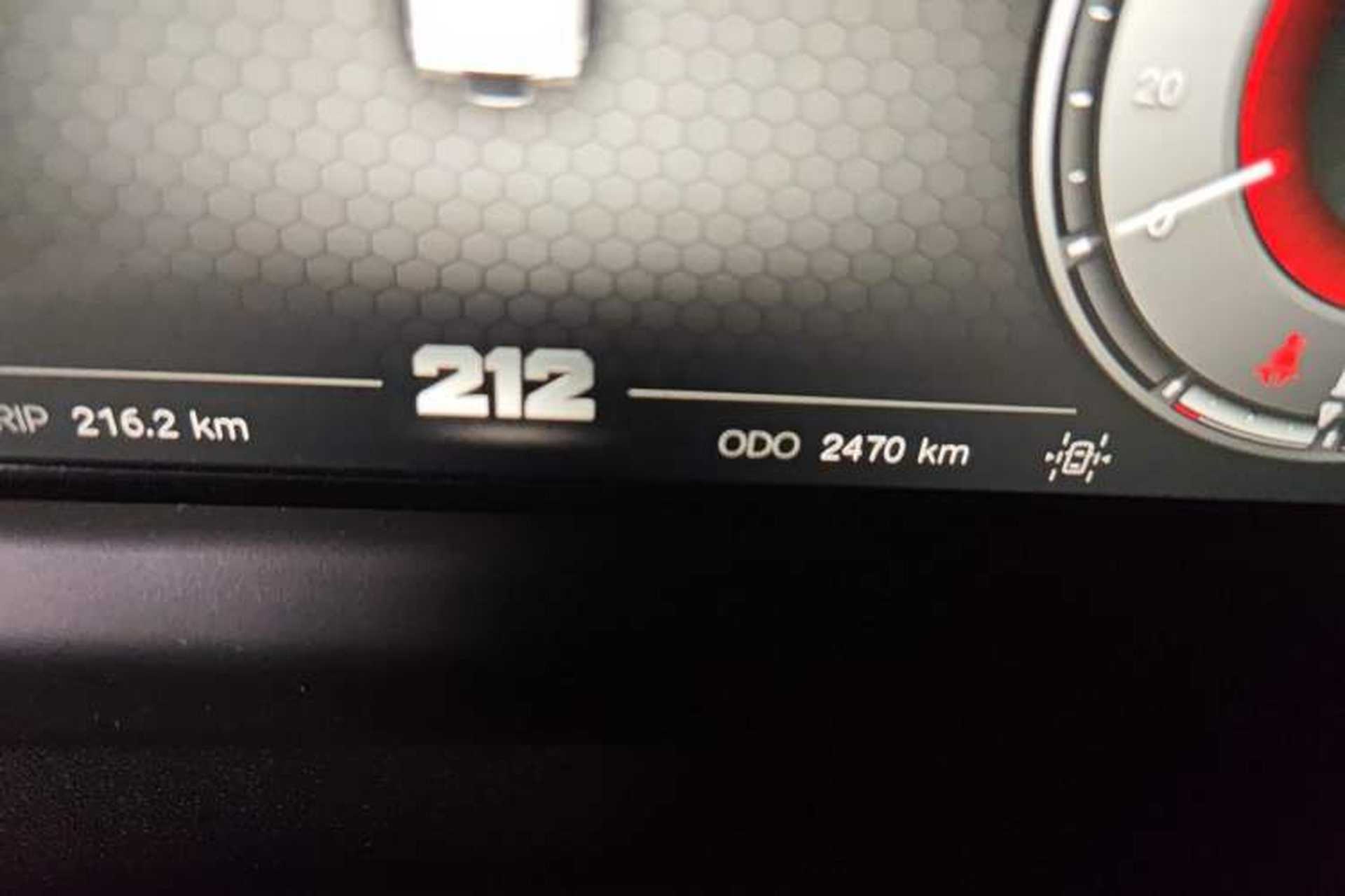 Used 212 T01 2024 2.0T Explorer Odometer Close Up