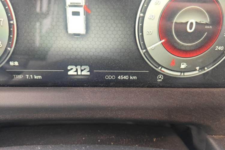 Used 212 T01 2024 2.0T Mechanic Odometer Close Up