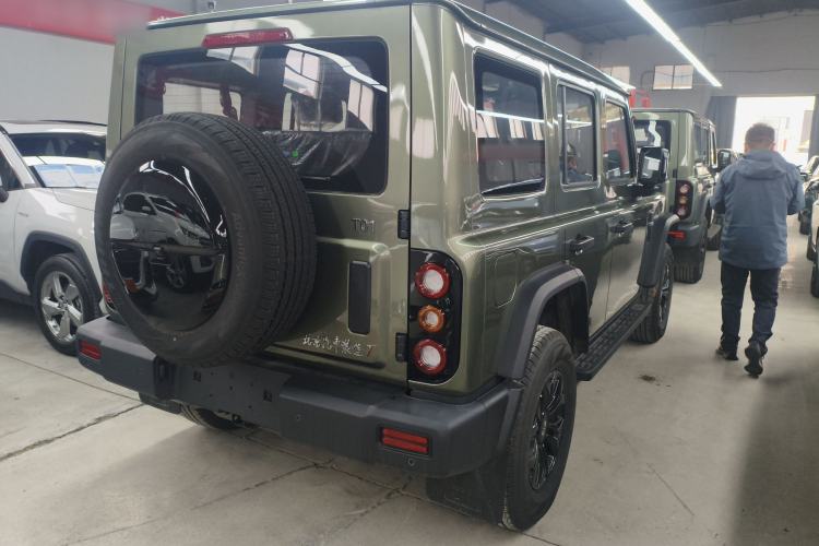 Used 212 T01 2024 2.0T Explorer Rear Right 45 Deg