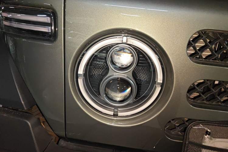 Used 212 T01 2024 2.0T Explorer Right Front Headlight