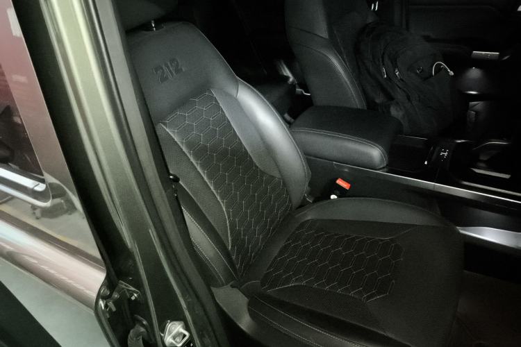 Used 212 T01 2024 2.0T Explorer Right Front Seat