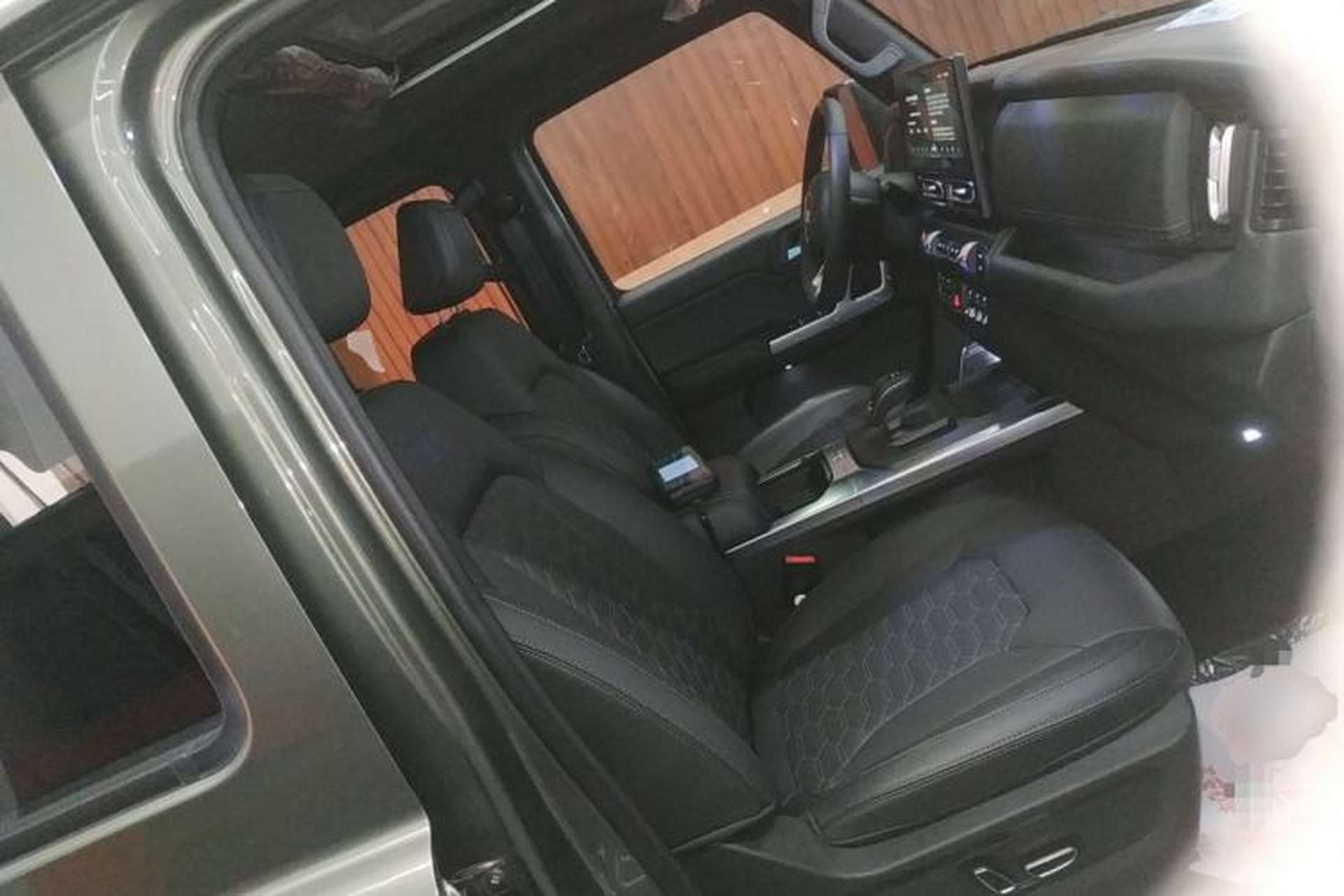 Used 212 T01 2024 2.0T Explorer Right Front Seat
