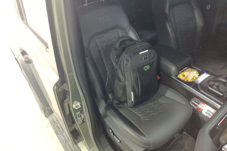 Used 212 T01 2024 2.0T Explorer Right Front Seat