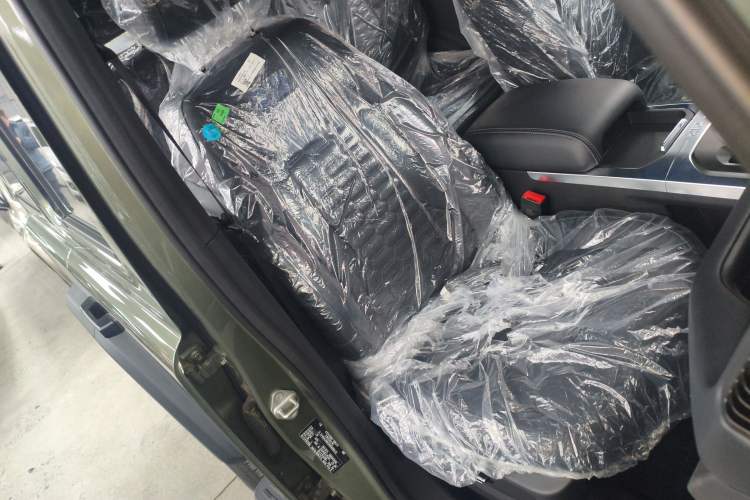 Used 212 T01 2024 2.0T Explorer Right Front Seat